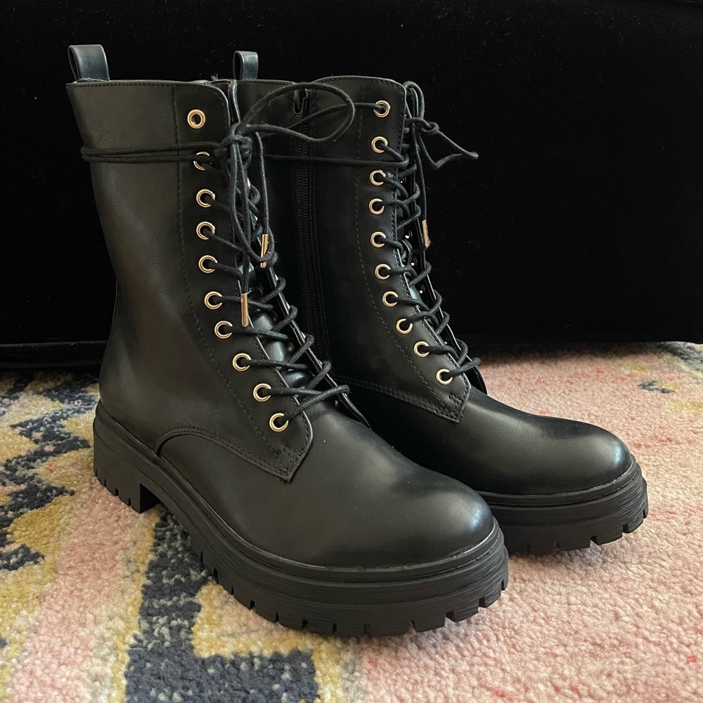 NWOT JF combat boots